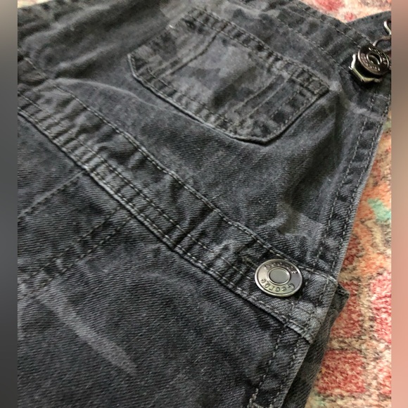 2/15• Denim camo overalls• Baby clothing•3-6 M - Picture 6 of 7